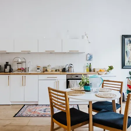 Atticus Apartment *