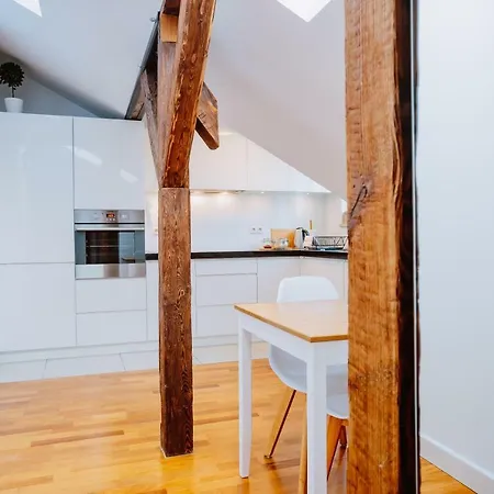 Atticus كراكوفيا